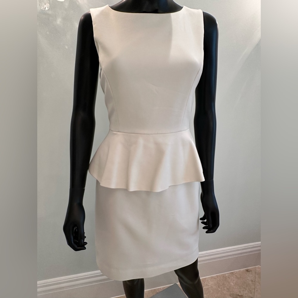 Tahari Cream Peplum Sleeveless dress‎ in Size 4